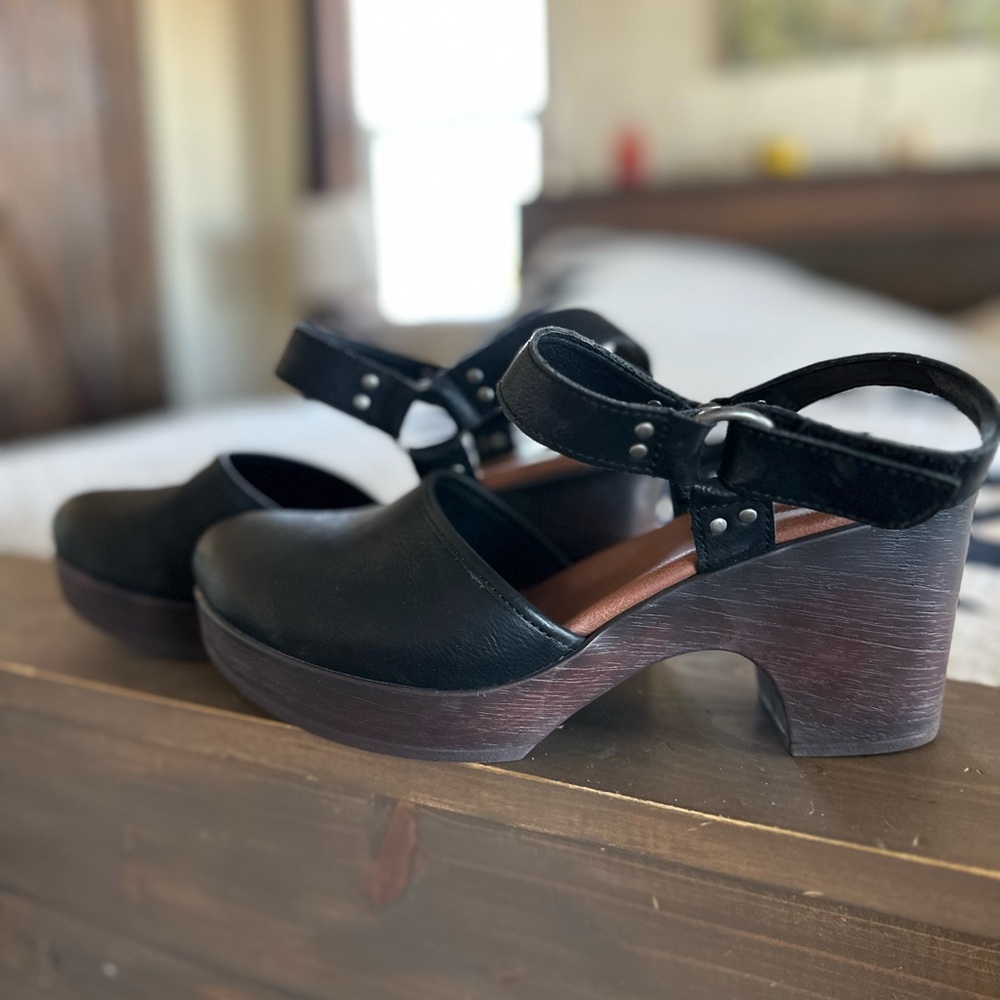 Elegant Black Leather Mules with Strap